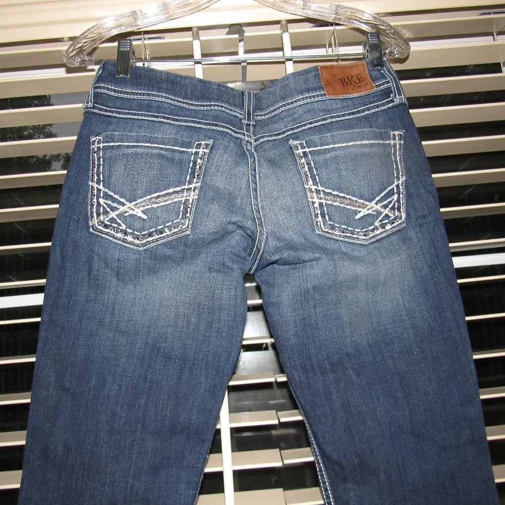 BKE Sabrina Medium Wash Straight Jeans Size 25R - Picture 5 of 7